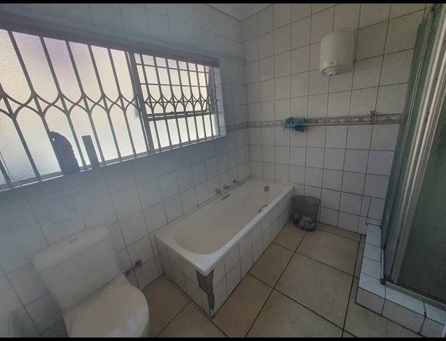 940M² BUSINESS FOR SALE IN BRACKENHURST